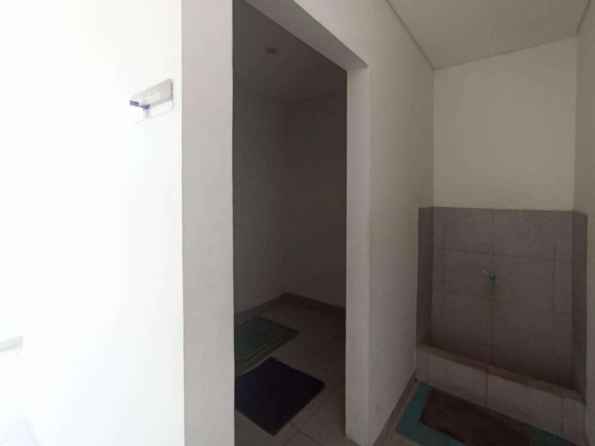 Ofo Kost Premium Kampung Inggris Pare Syariah Mitra Reddoorz Hotel Ngoại thất bức ảnh