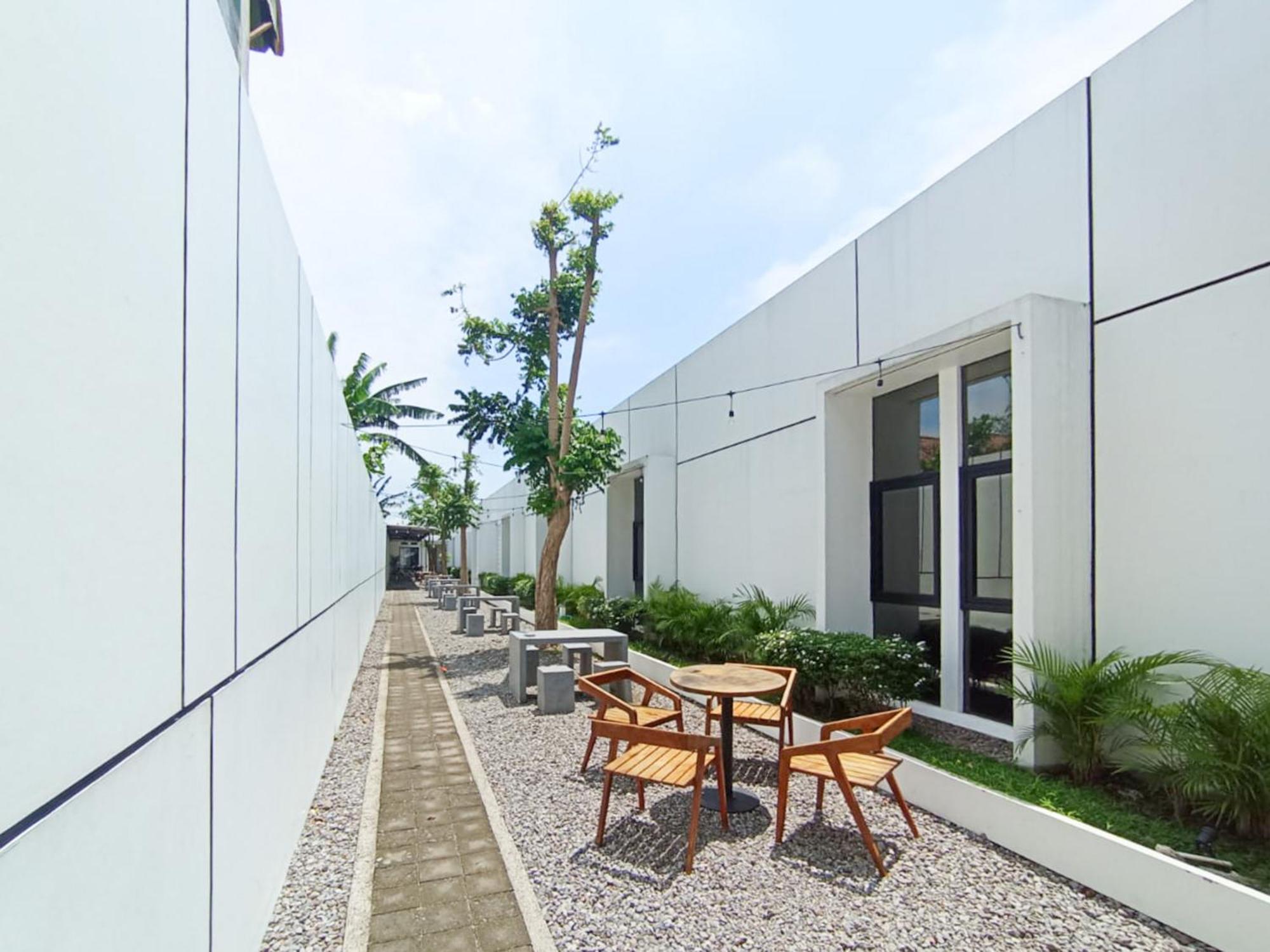 Ofo Kost Premium Kampung Inggris Pare Syariah Mitra Reddoorz Hotel Ngoại thất bức ảnh